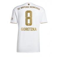 Dres Bayern Munich Leon Goretzka #8 Gostujuci 2022-23 Kratak Rukav
